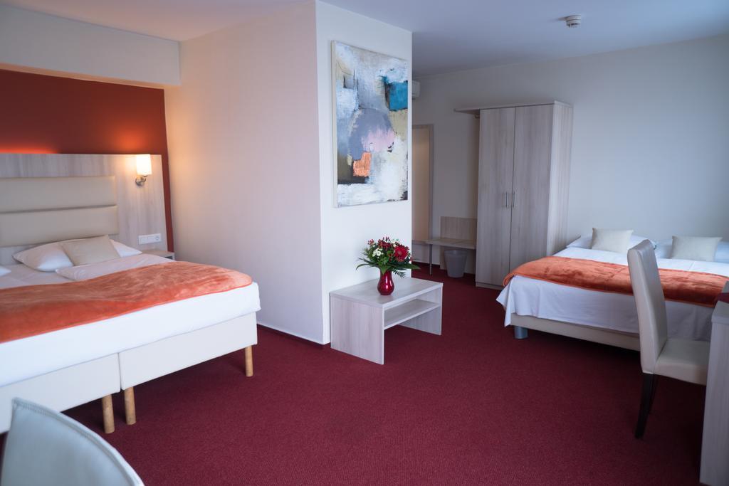 Hotel Roedelheimer Hof - Am Wasserturm Frankfurt am Main Szoba fotó
