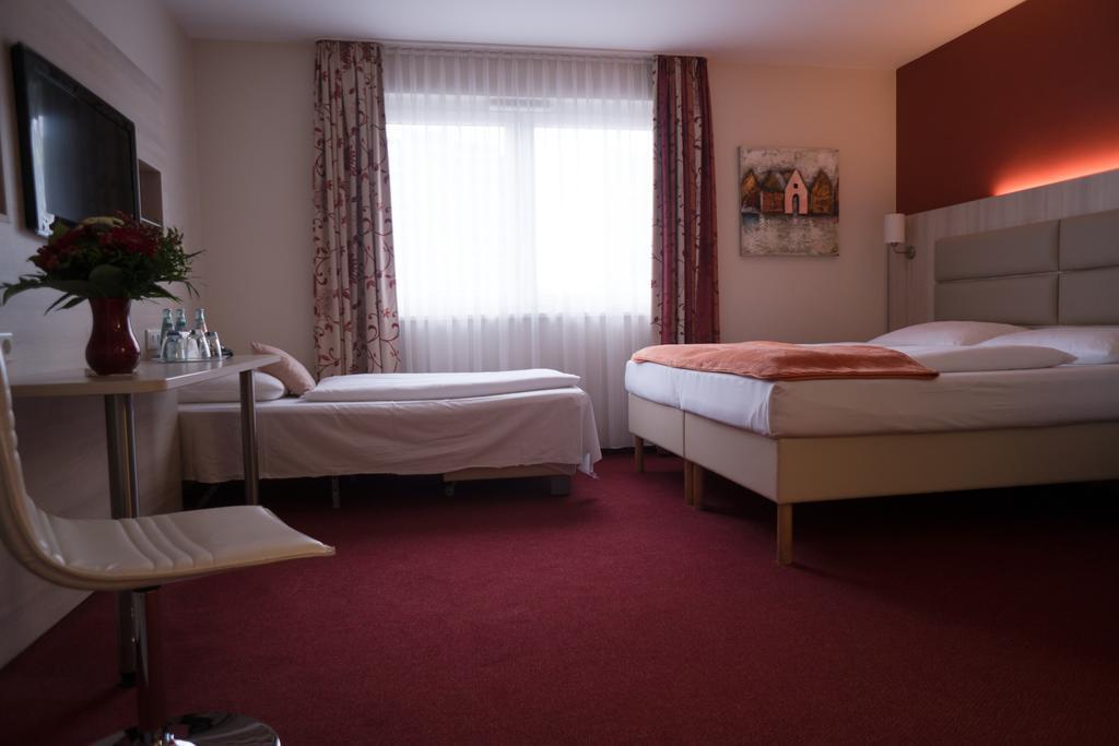 Hotel Roedelheimer Hof - Am Wasserturm Frankfurt am Main Szoba fotó