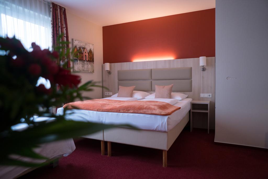 Hotel Roedelheimer Hof - Am Wasserturm Frankfurt am Main Szoba fotó