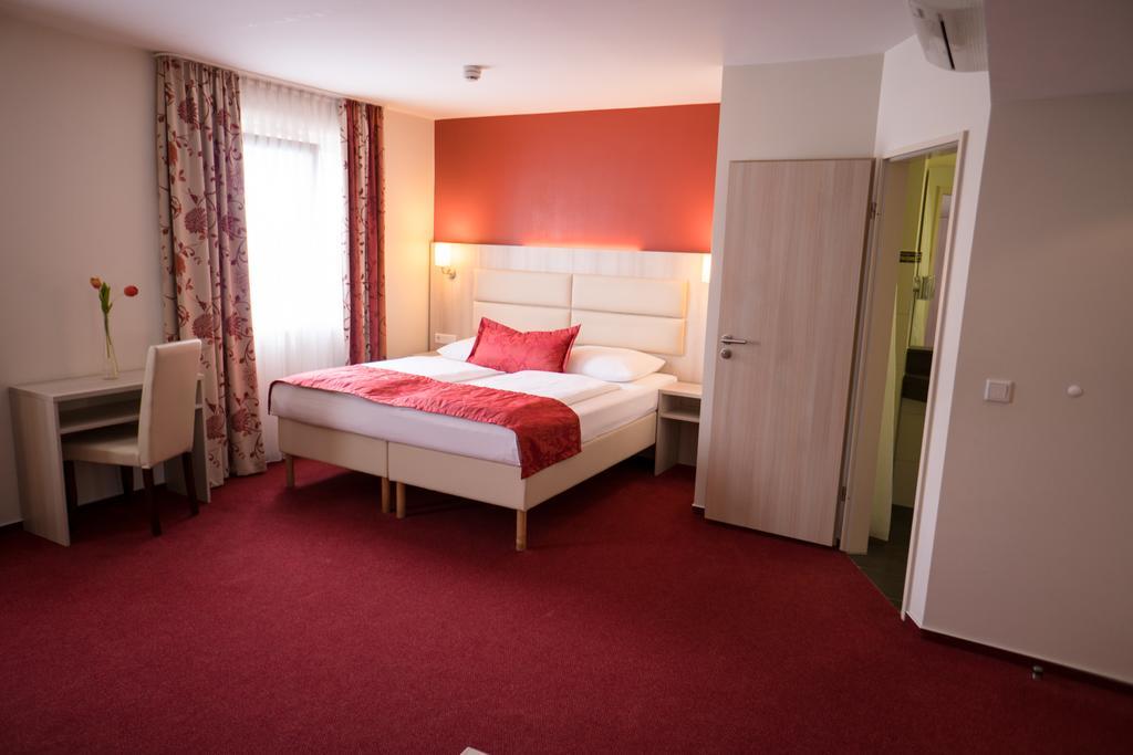 Hotel Roedelheimer Hof - Am Wasserturm Frankfurt am Main Szoba fotó