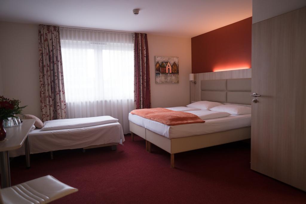Hotel Roedelheimer Hof - Am Wasserturm Frankfurt am Main Szoba fotó
