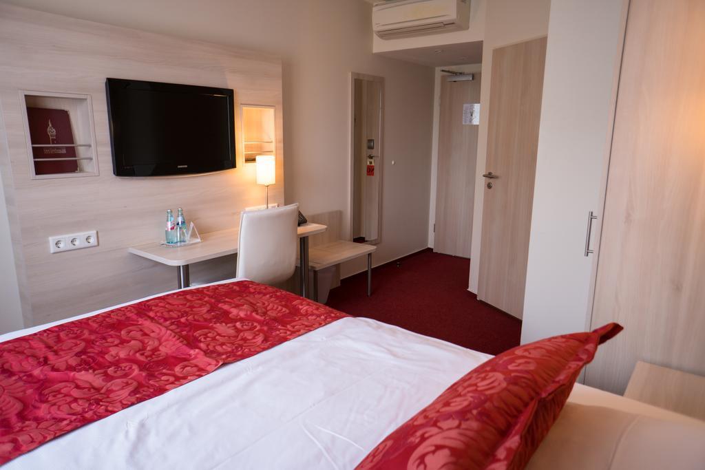 Hotel Roedelheimer Hof - Am Wasserturm Frankfurt am Main Szoba fotó